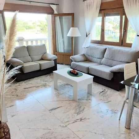 Amplio Piso Superior Con Jardin Privado Nyaraló *